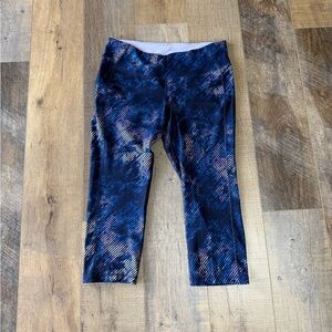 Old Navy Women's Purple and Blue Patterned Capri Leggings size Large